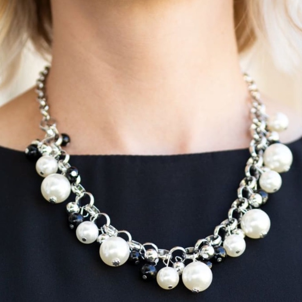 A Finishing Touch The Upstater - Black & White Foux Pearl Necklace and Earrings - Picture 1 of 3